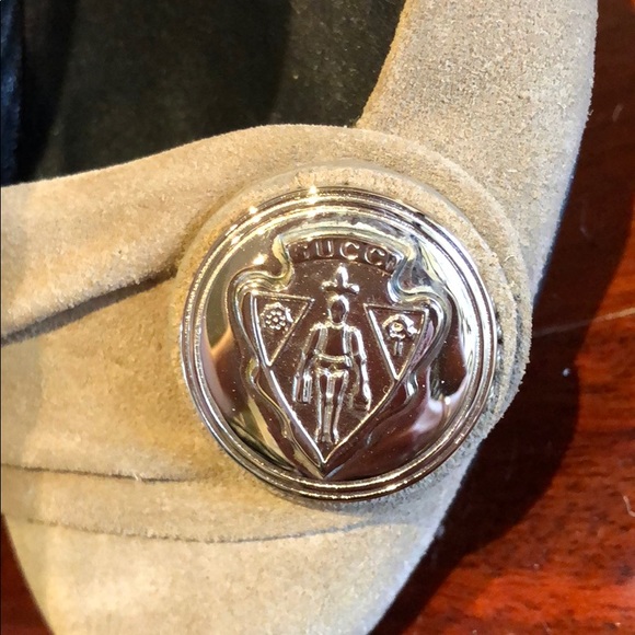 Gucci Crest Logo Suede Flats - Picture 8 of 8
